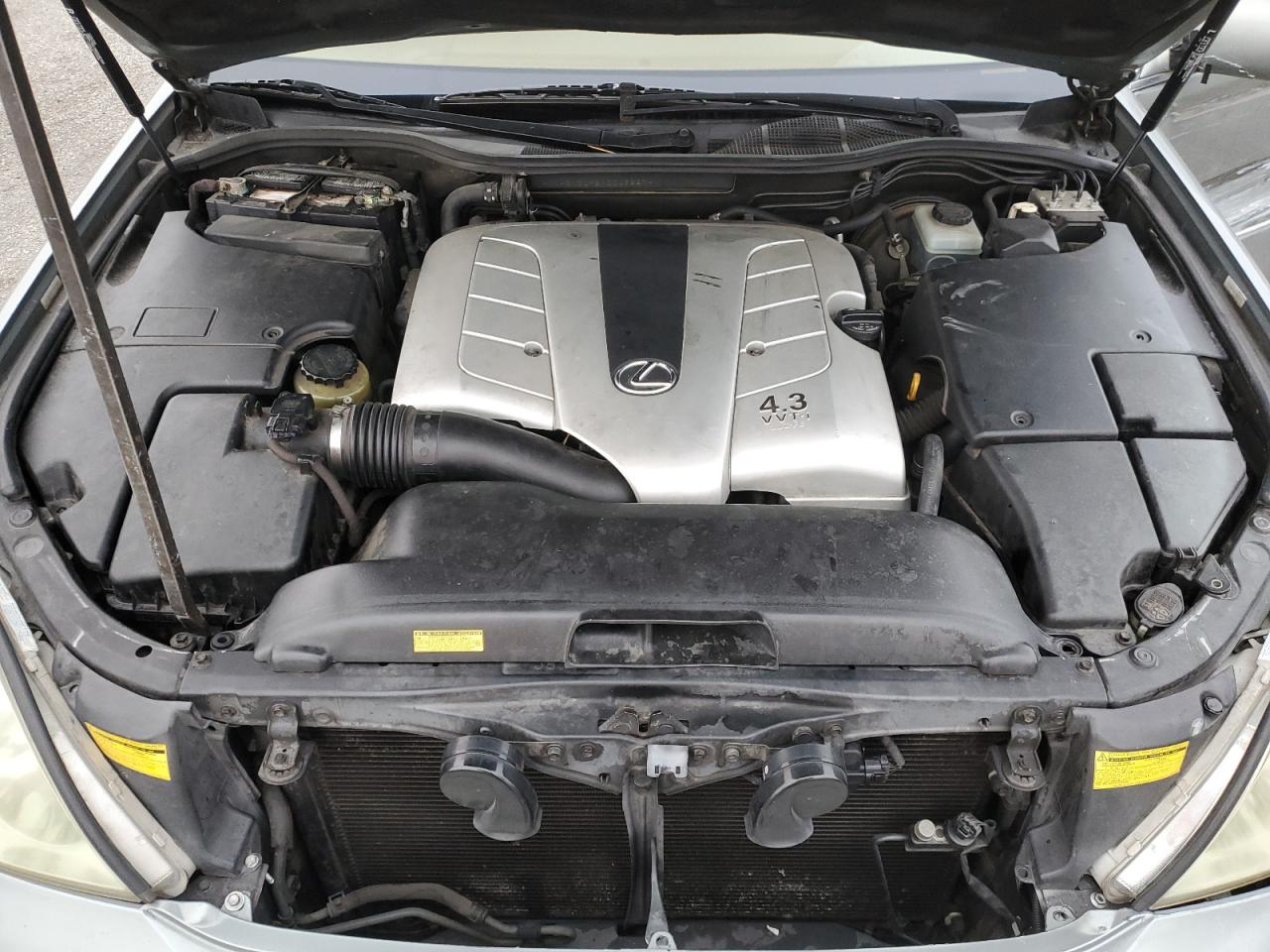 2001 Lexus LS - Image 12
