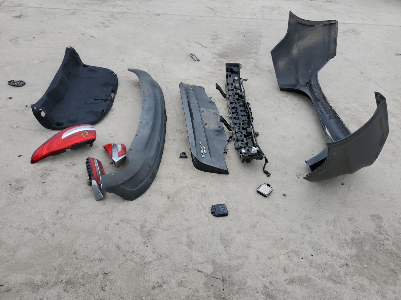 2019 Ford Fusion - Image 12