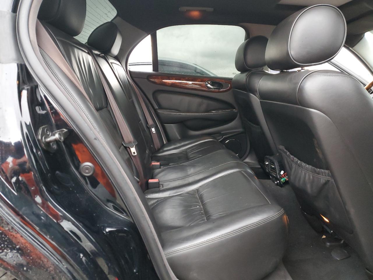 2004 Jaguar XJ - Image 10