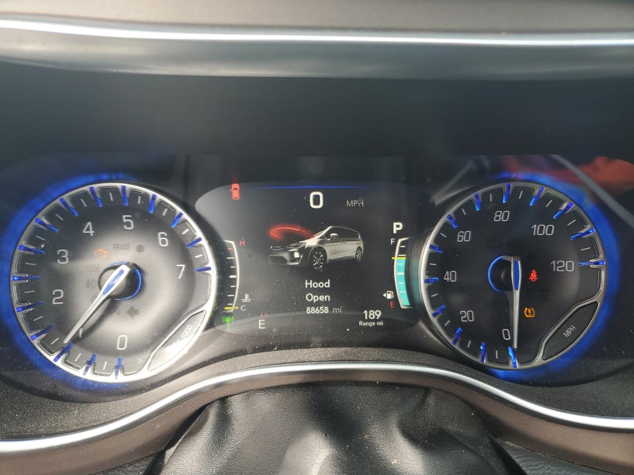 2017 Chrysler Pacifica - Image 9