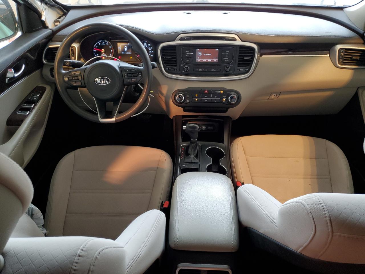 2017 Kia Sorento - Image 8