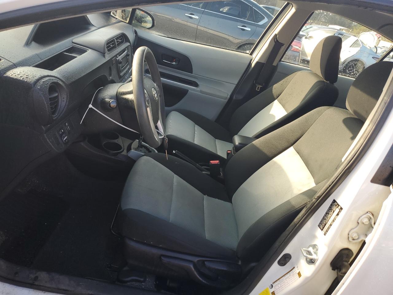 2014 Toyota Prius - Image 7