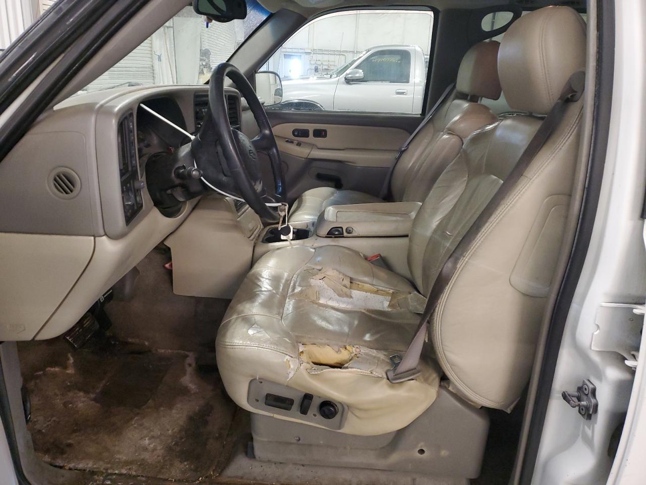 2002 Chevrolet Suburban - Image 7