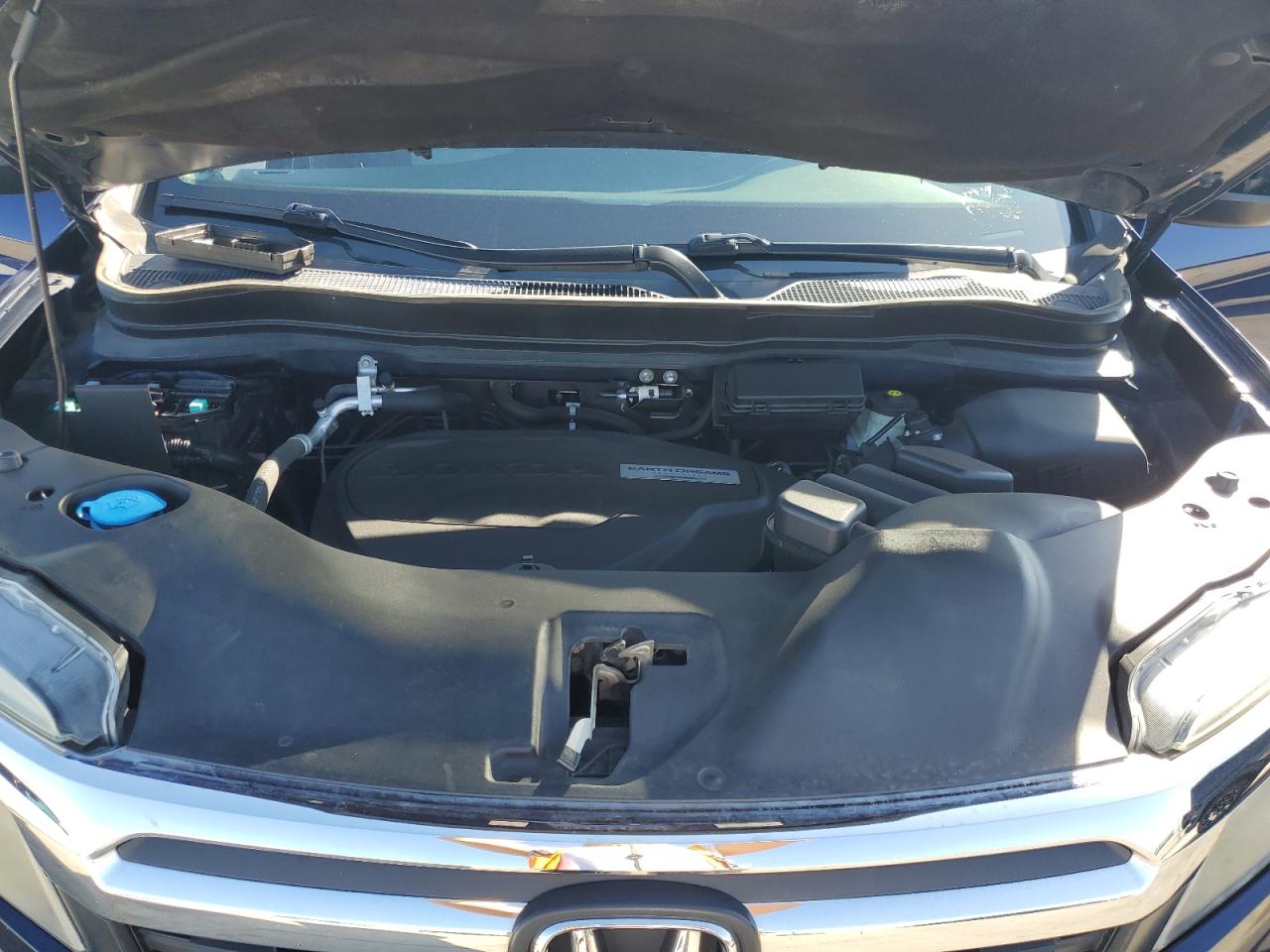2017 Honda Ridgeline - Image 11
