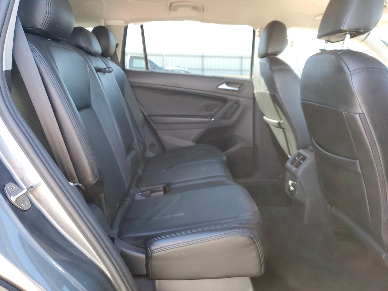 2020 Volkswagen Tiguan - Image 11