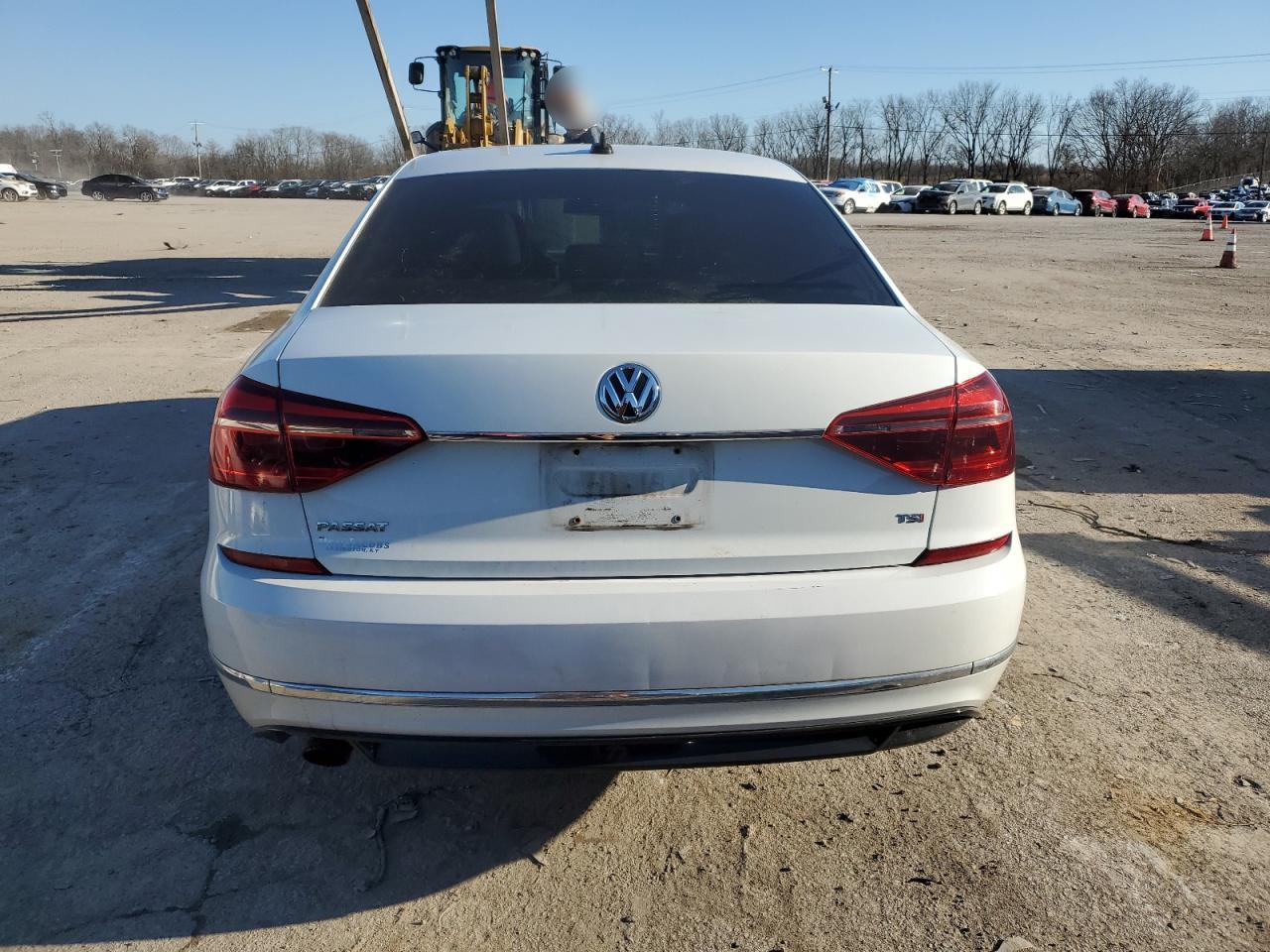 2017 Volkswagen Passat - Image 6