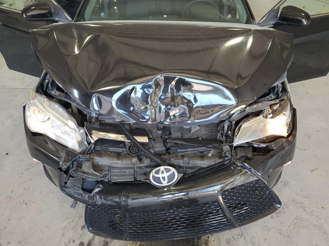 2016 Toyota Camry - Image 11