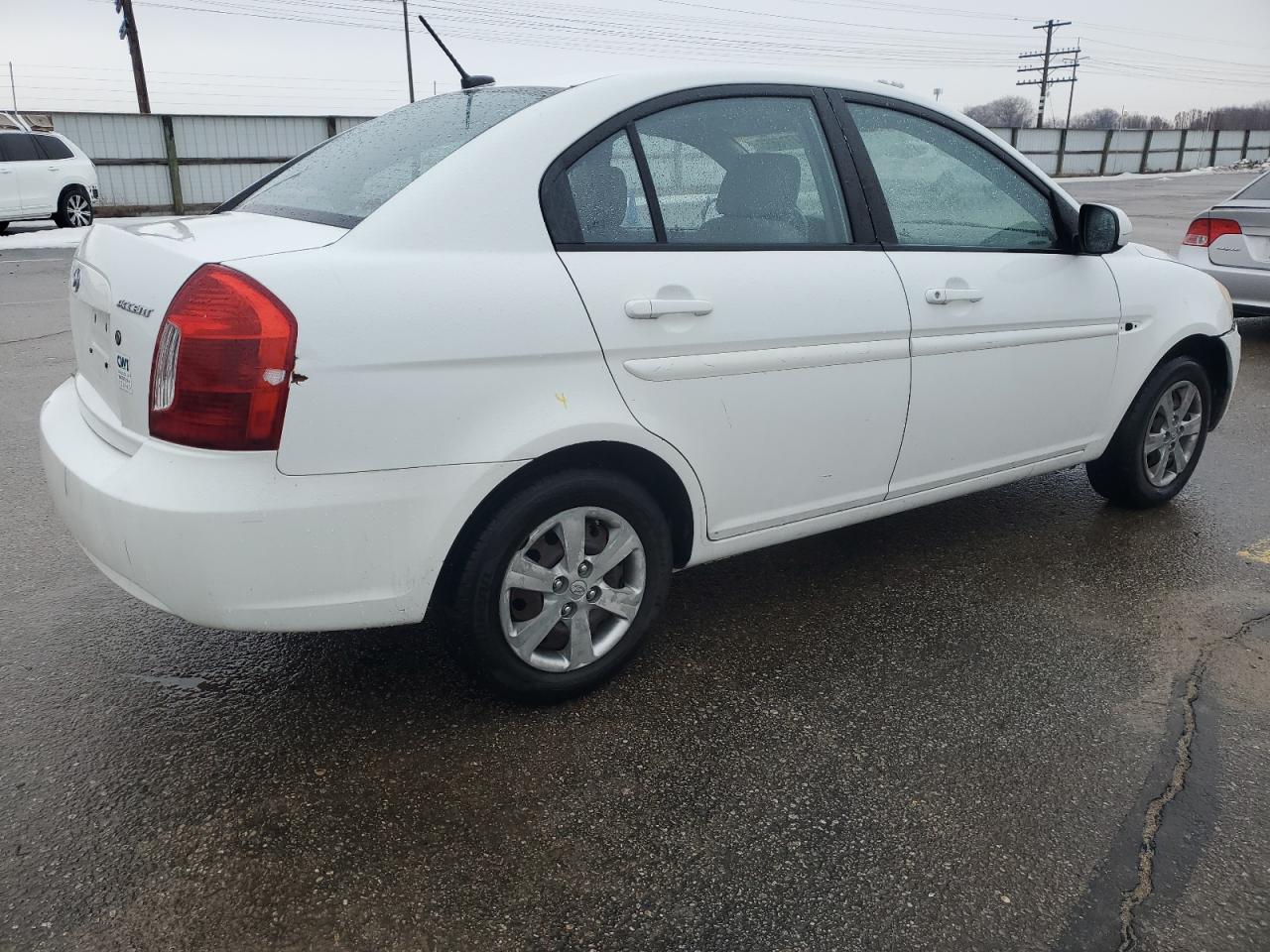 2010 Hyundai Accent - Image 3