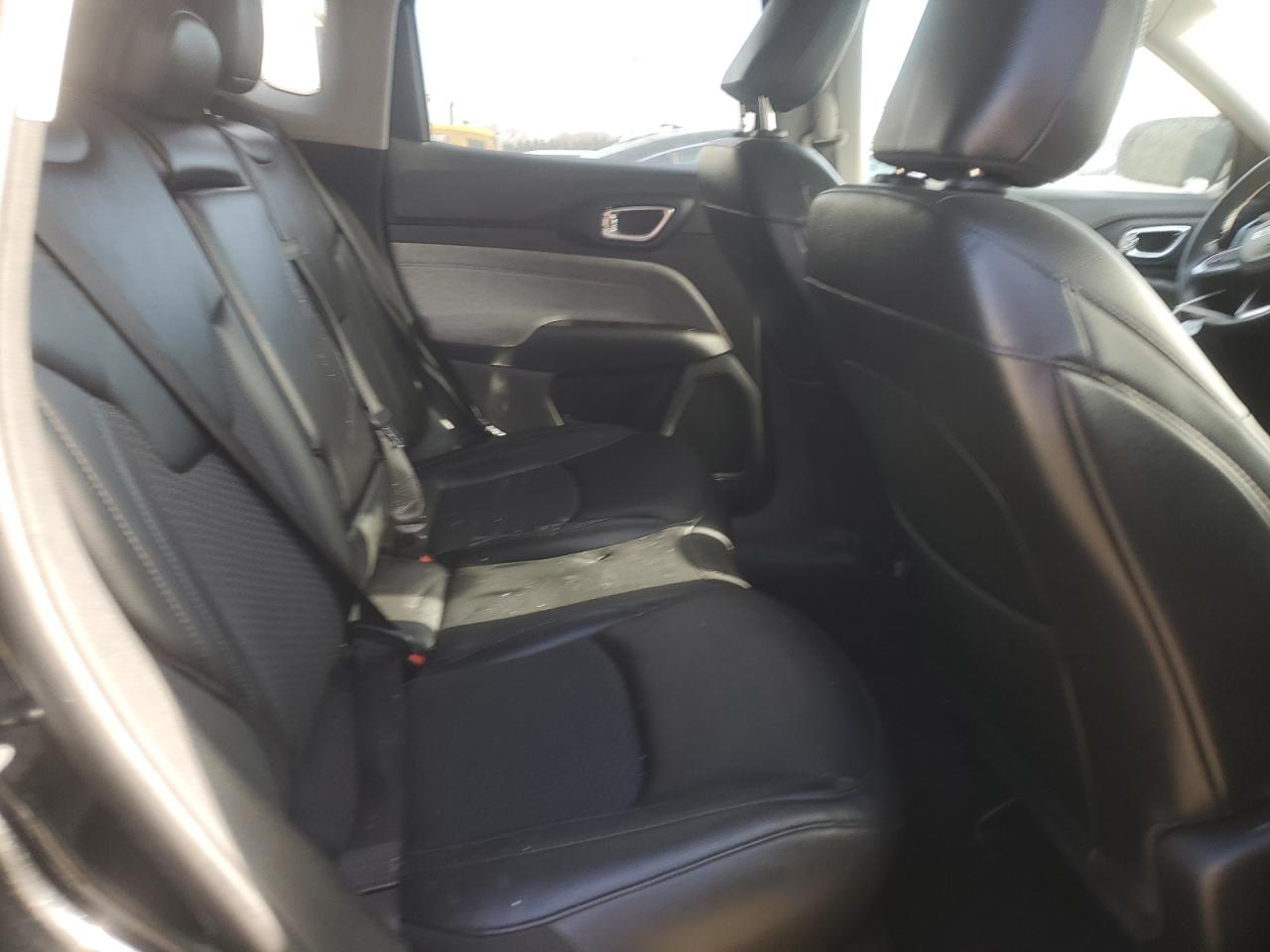 2022 Jeep Compass - Image 11