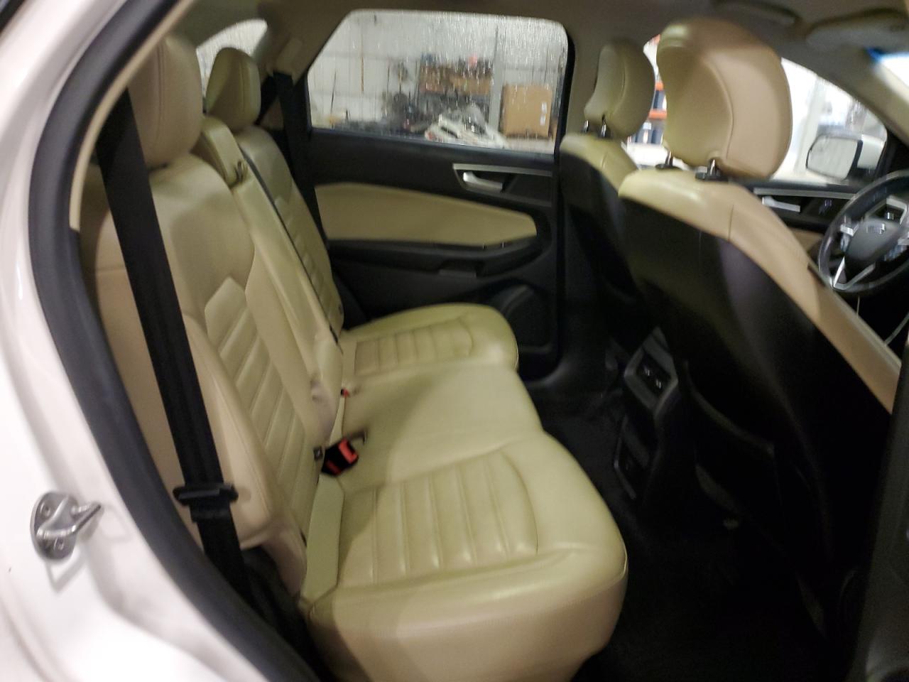 2015 Ford Edge - Image 11