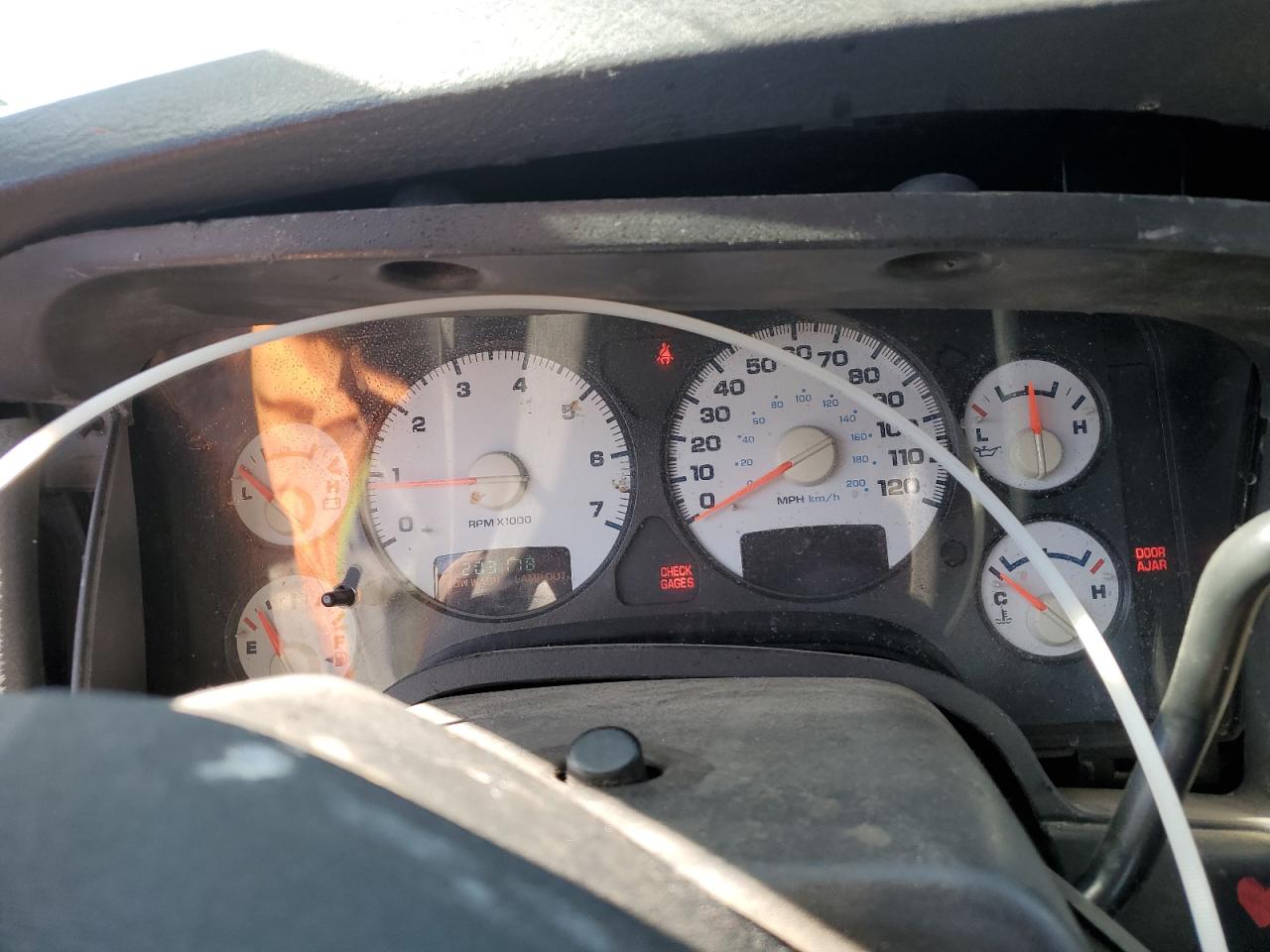 2004 Dodge RAM - Image 9