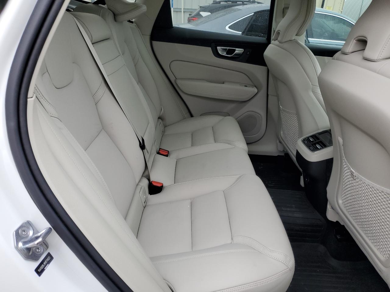 2021 Volvo XC60 - Image 11