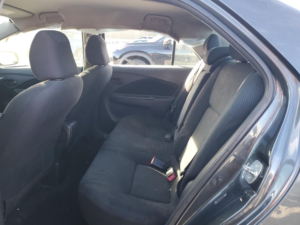2012 Toyota Yaris - Image 10