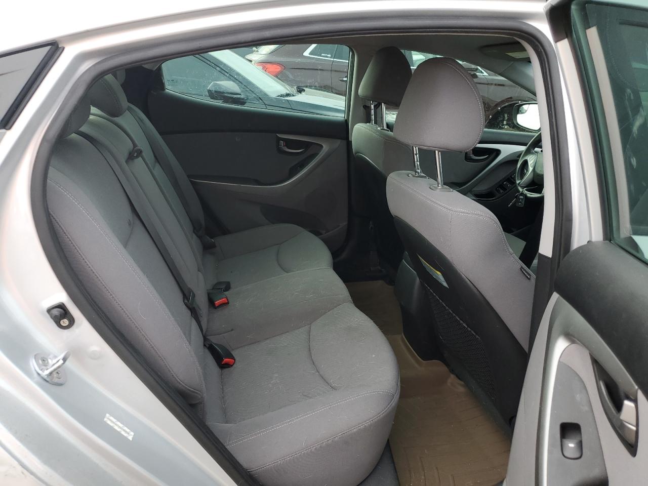 2014 Hyundai Elantra - Image 10