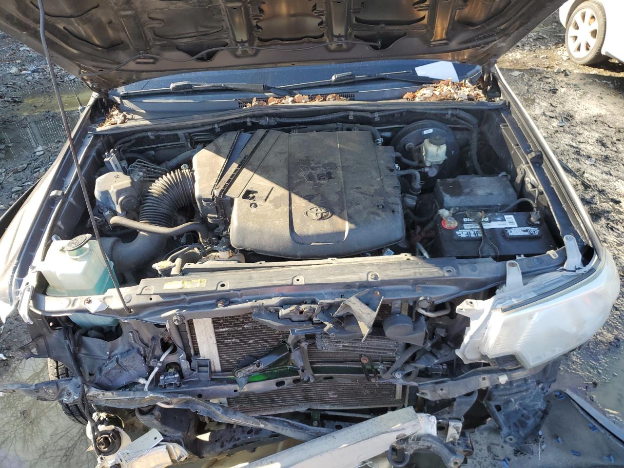 2015 Toyota Tacoma - Image 13