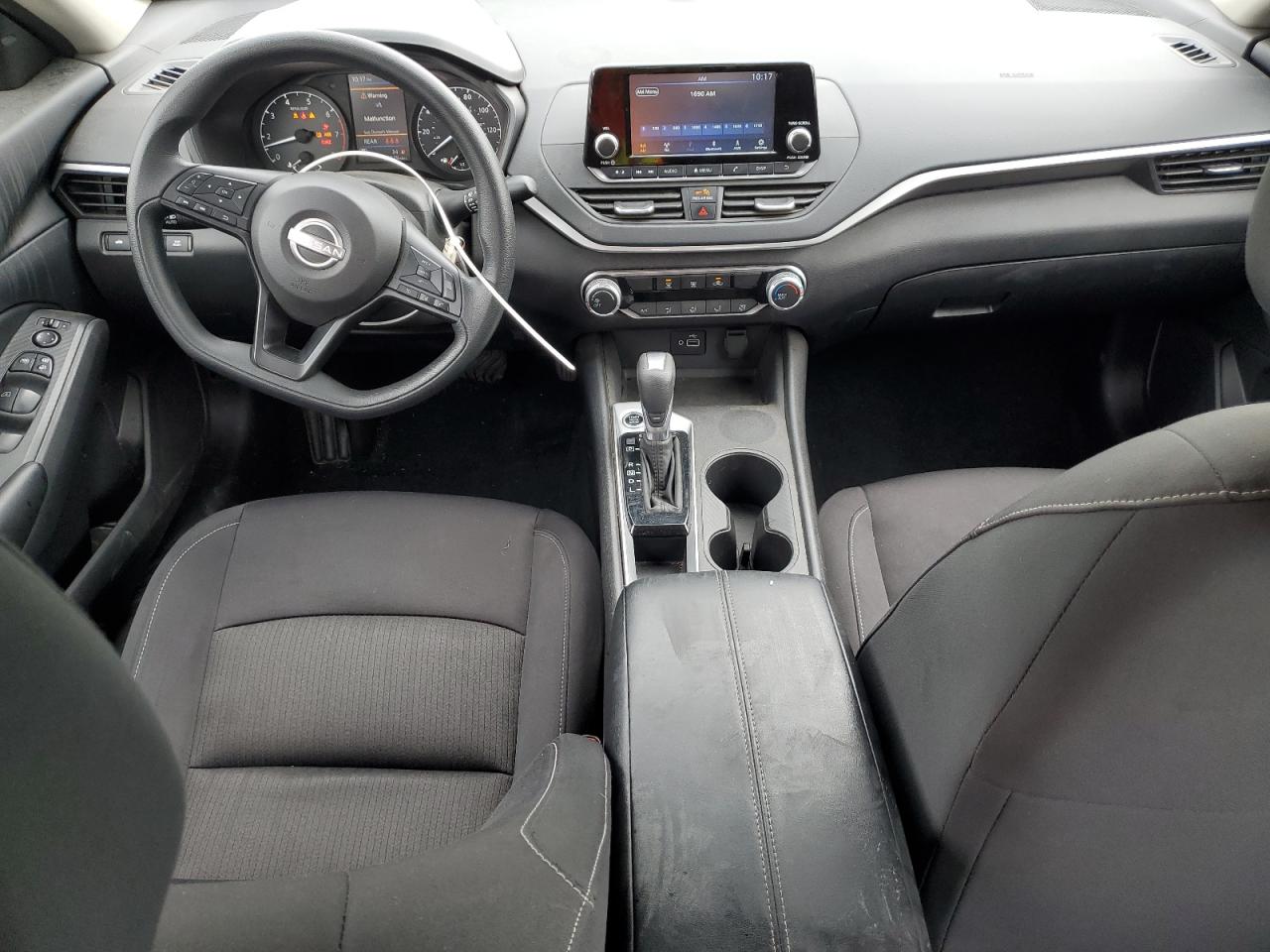 2024 Nissan Altima - Image 8