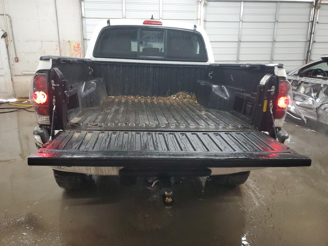 2015 Toyota Tacoma - Image 6