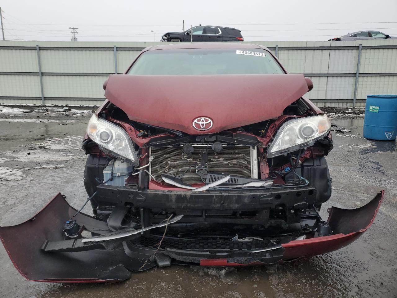 2015 Toyota Sienna - Image 5