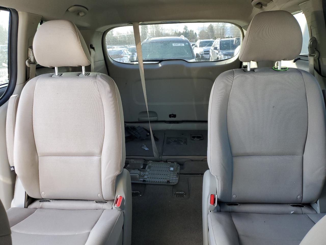 2015 Kia Sedona - Image 10