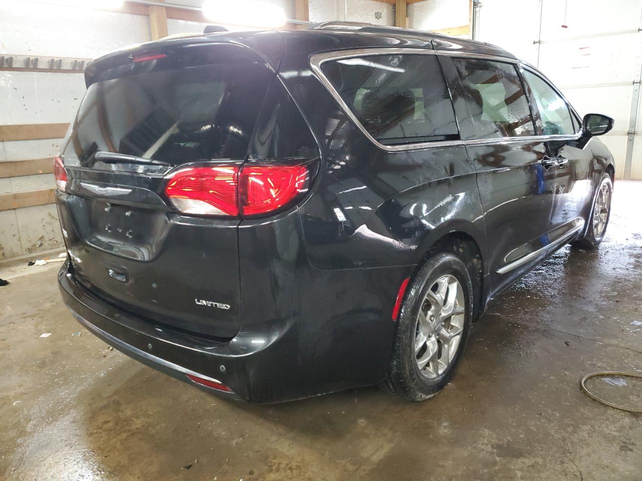 2017 Chrysler Pacifica - Image 3