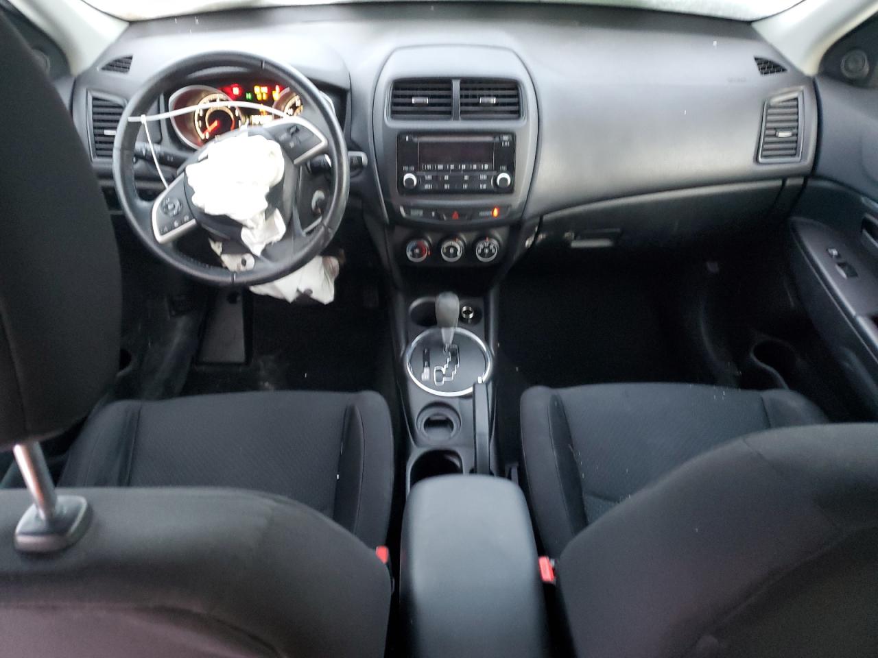 2015 Mitsubishi Outlander - Image 8