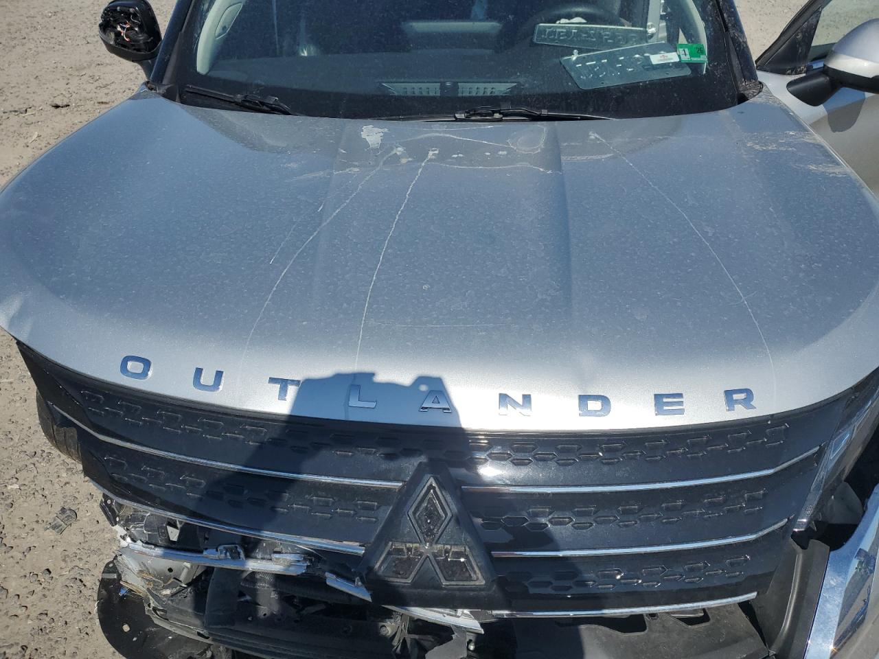 2024 Mitsubishi Outlander - Image 14