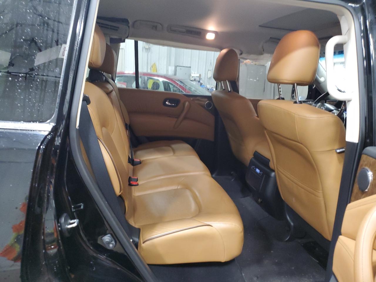 2016 Infiniti QX80 - Image 11
