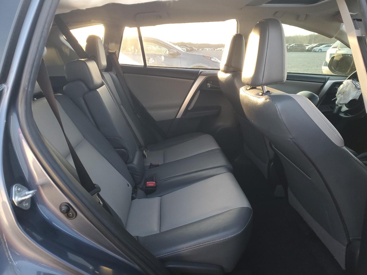 2014 Toyota RAV 4 - Image 11
