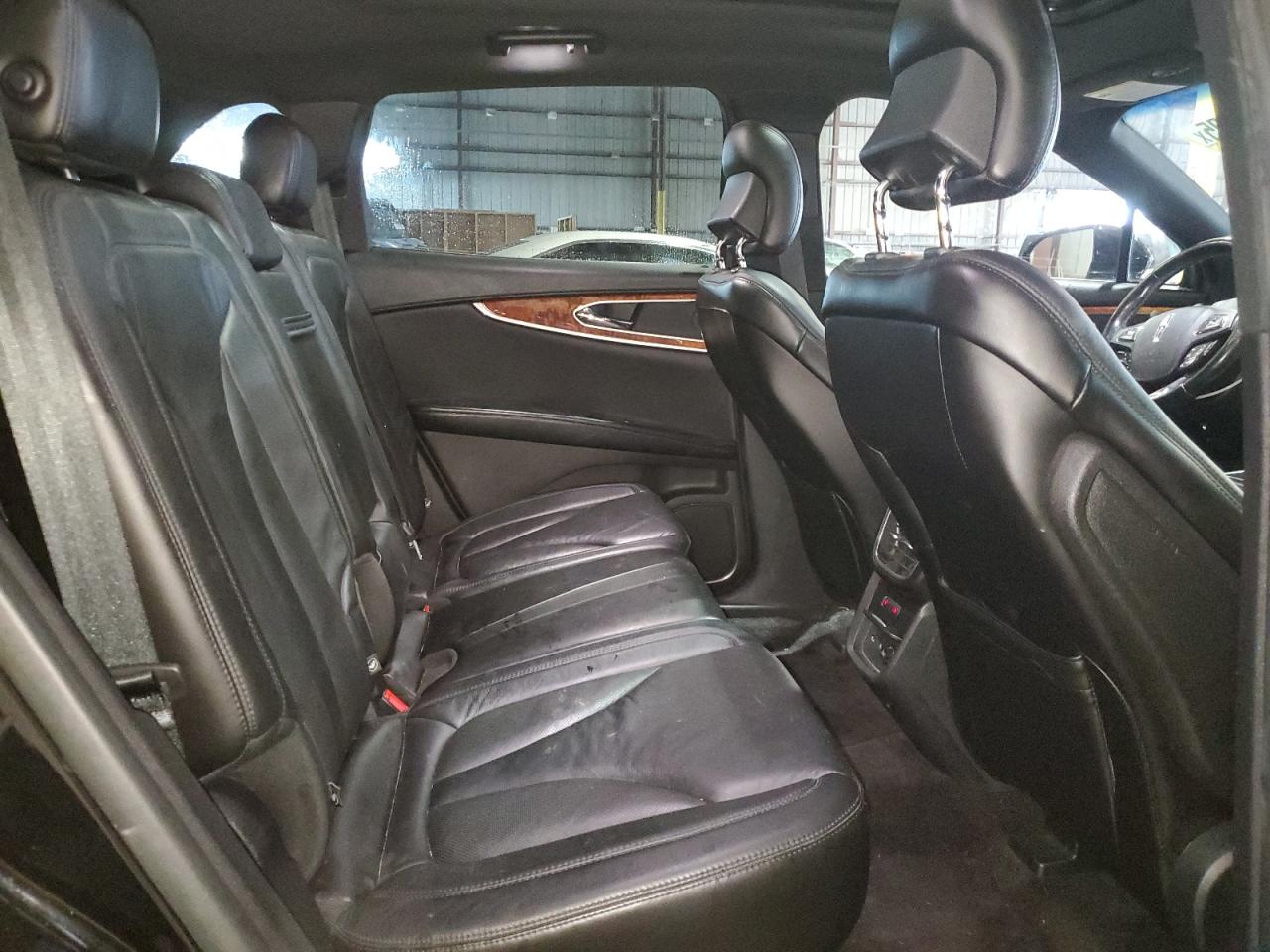 2017 Lincoln MKX - Image 11