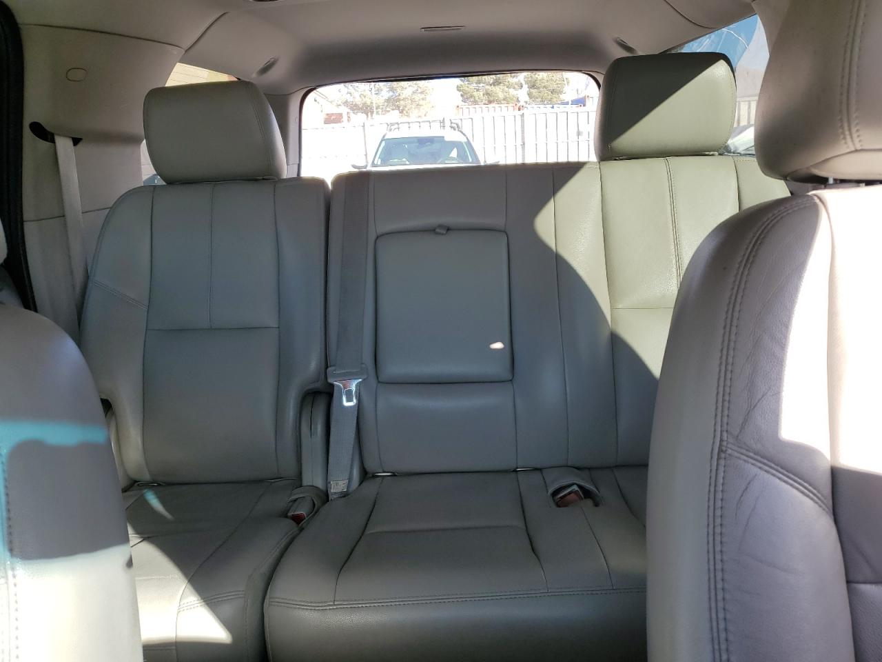 2011 Chevrolet Suburban - Image 10
