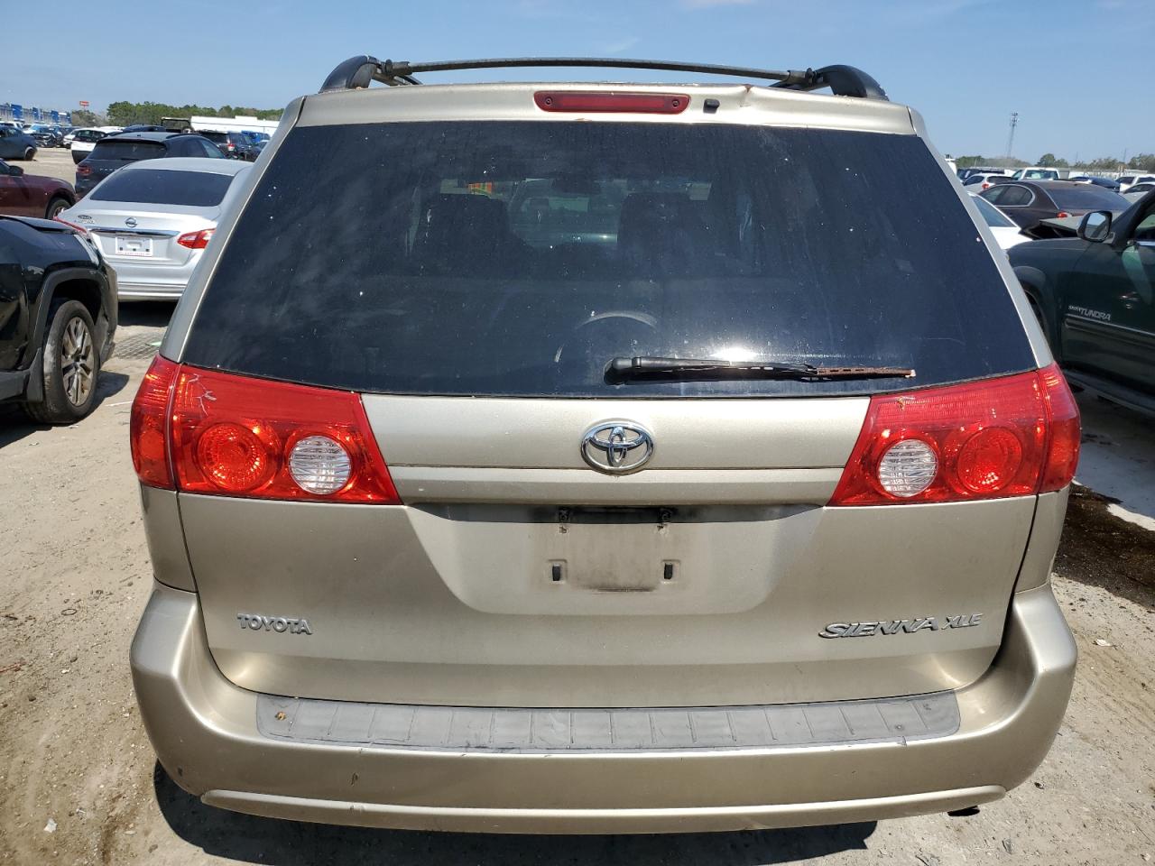 2010 Toyota Sienna - Image 6