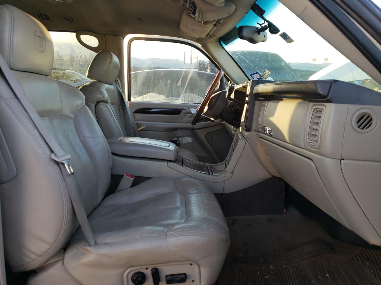 2002 Cadillac Escalade - Image 7
