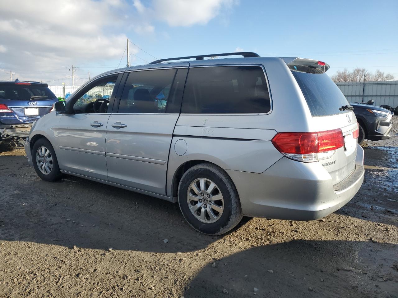 2010 Honda Odyssey - Image 2