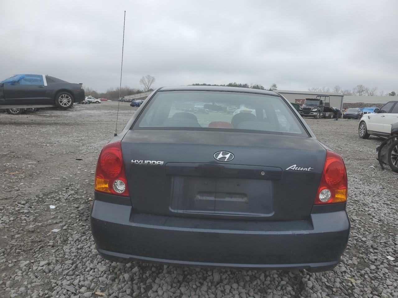 2005 Hyundai Accent - Image 6