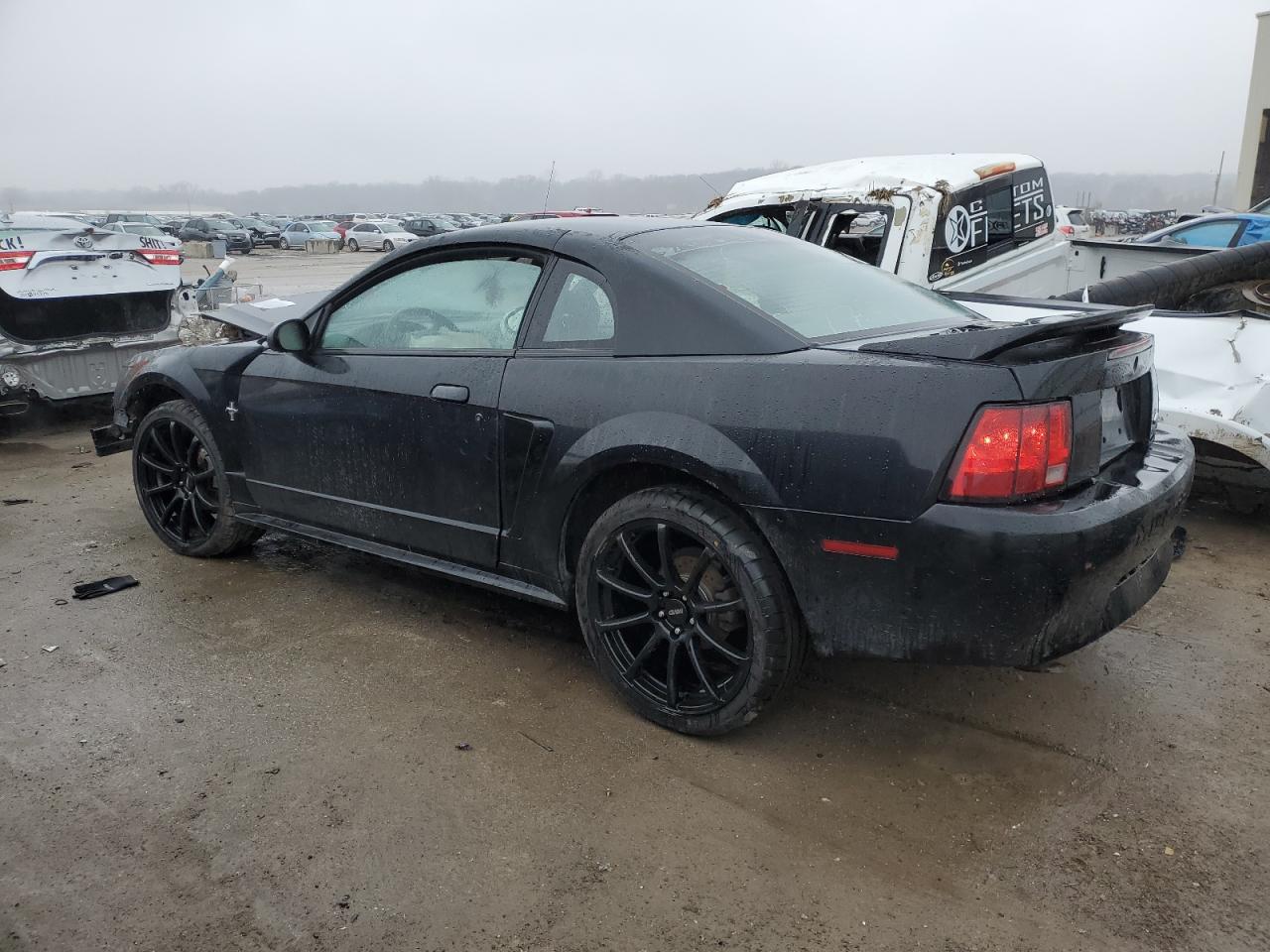 2000 Ford Mustang - Image 2