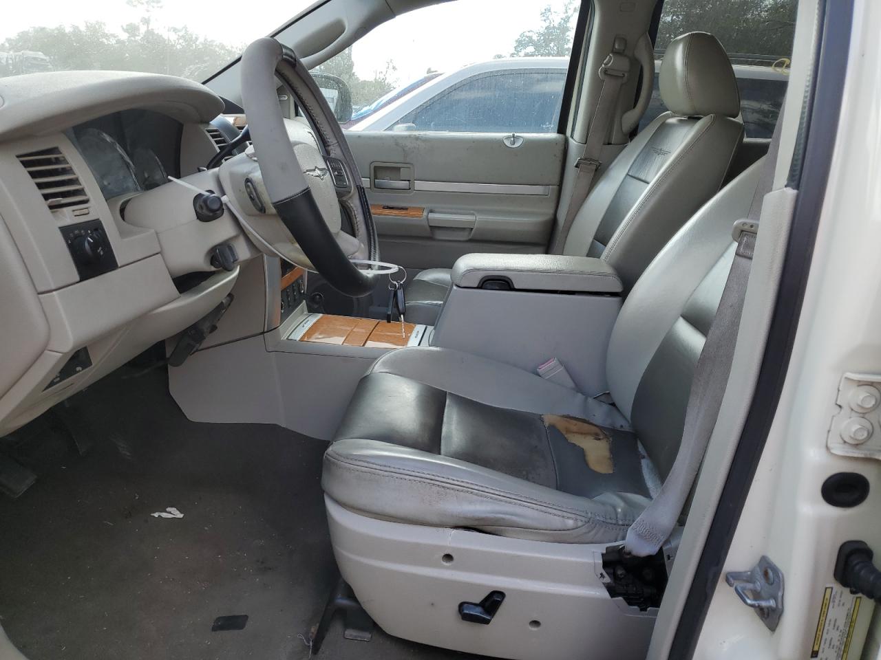 2008 Chrysler Aspen - Image 7