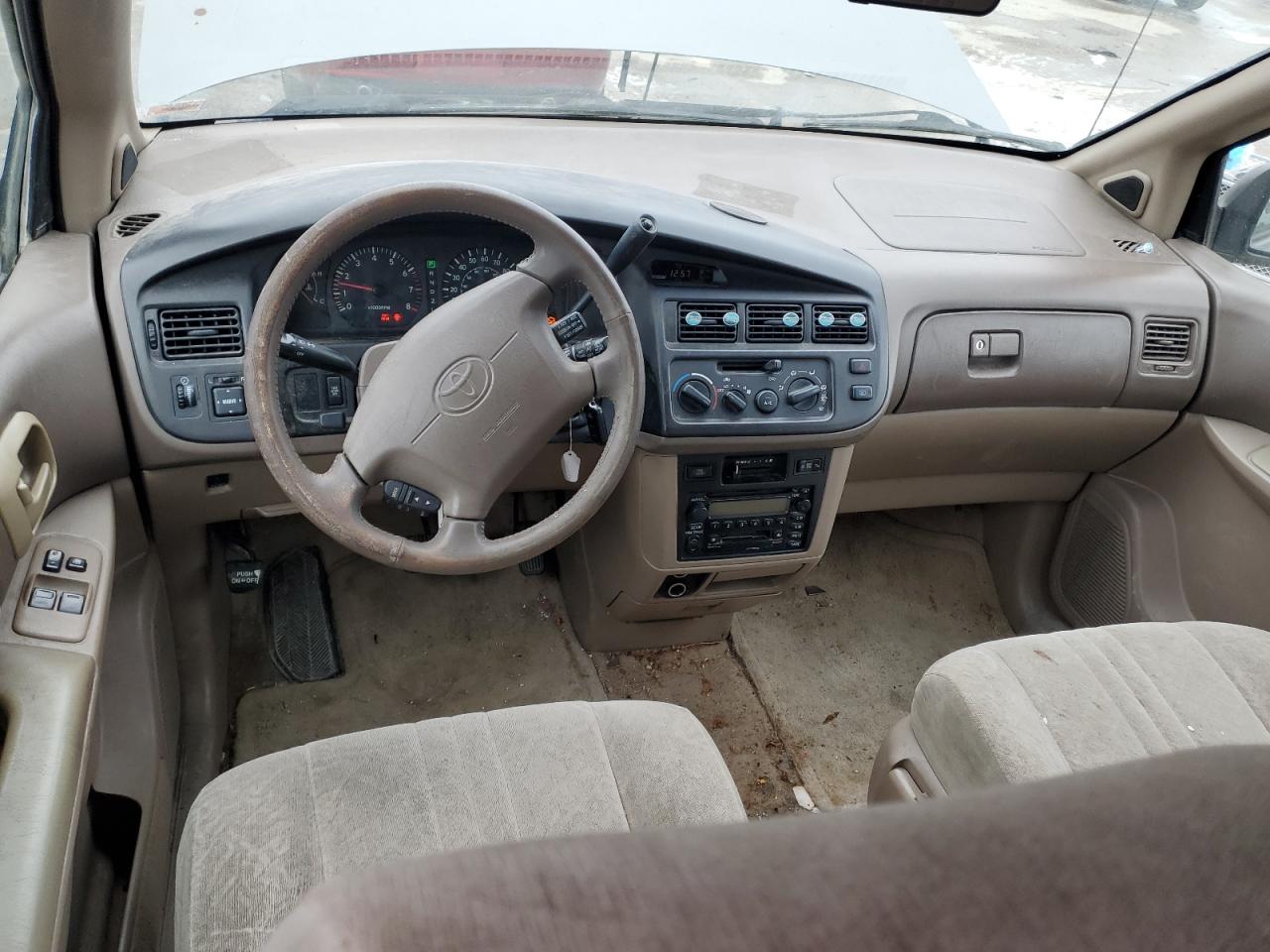 2000 Toyota Sienna - Image 8