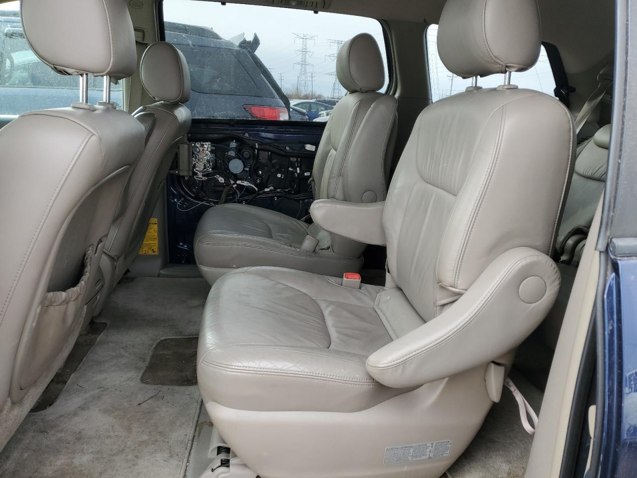 2006 Toyota Sienna - Image 11