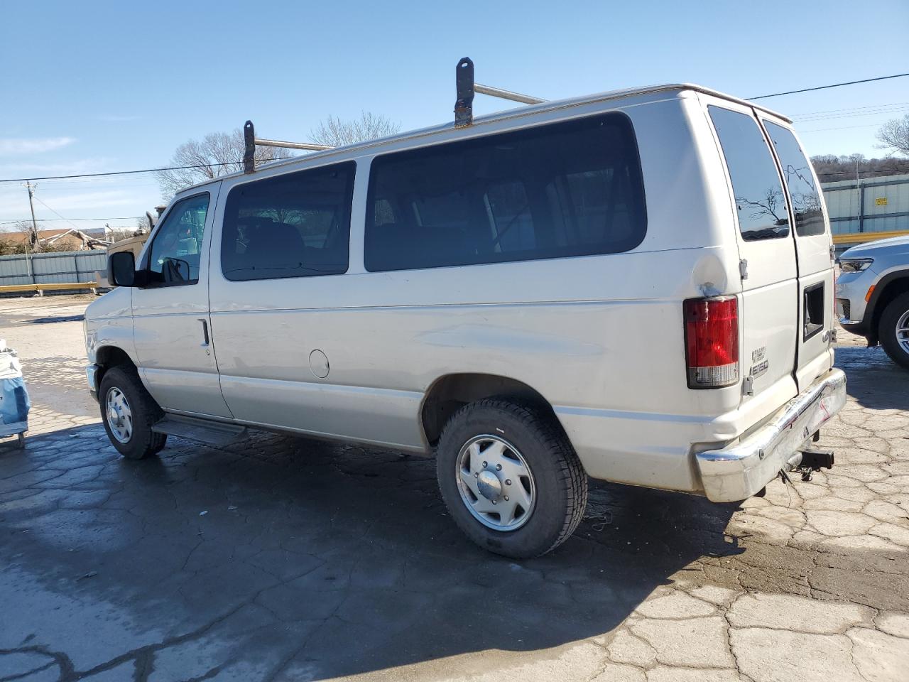 2008 Ford Econoline - Image 2