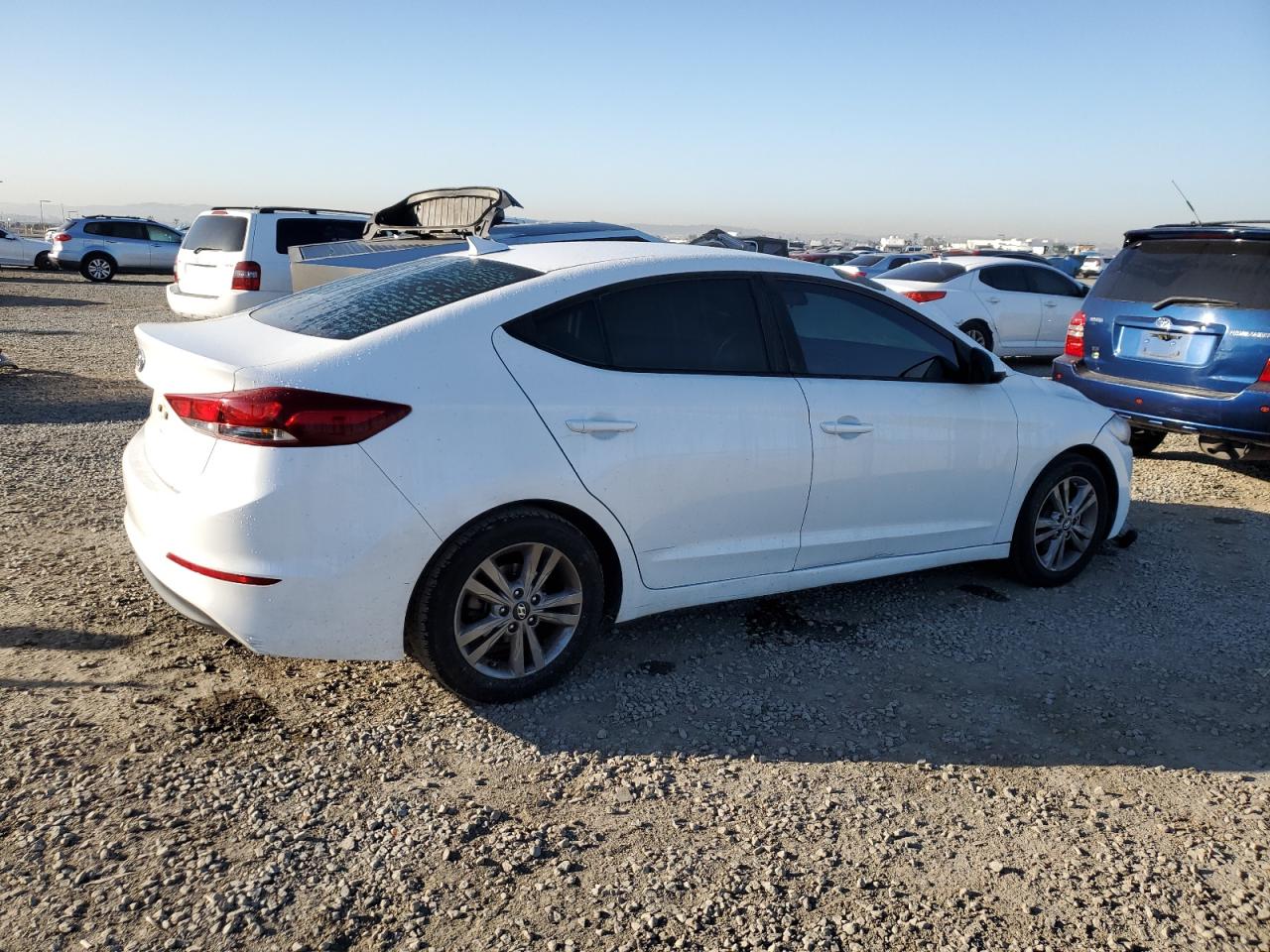 2018 Hyundai Elantra - Image 3