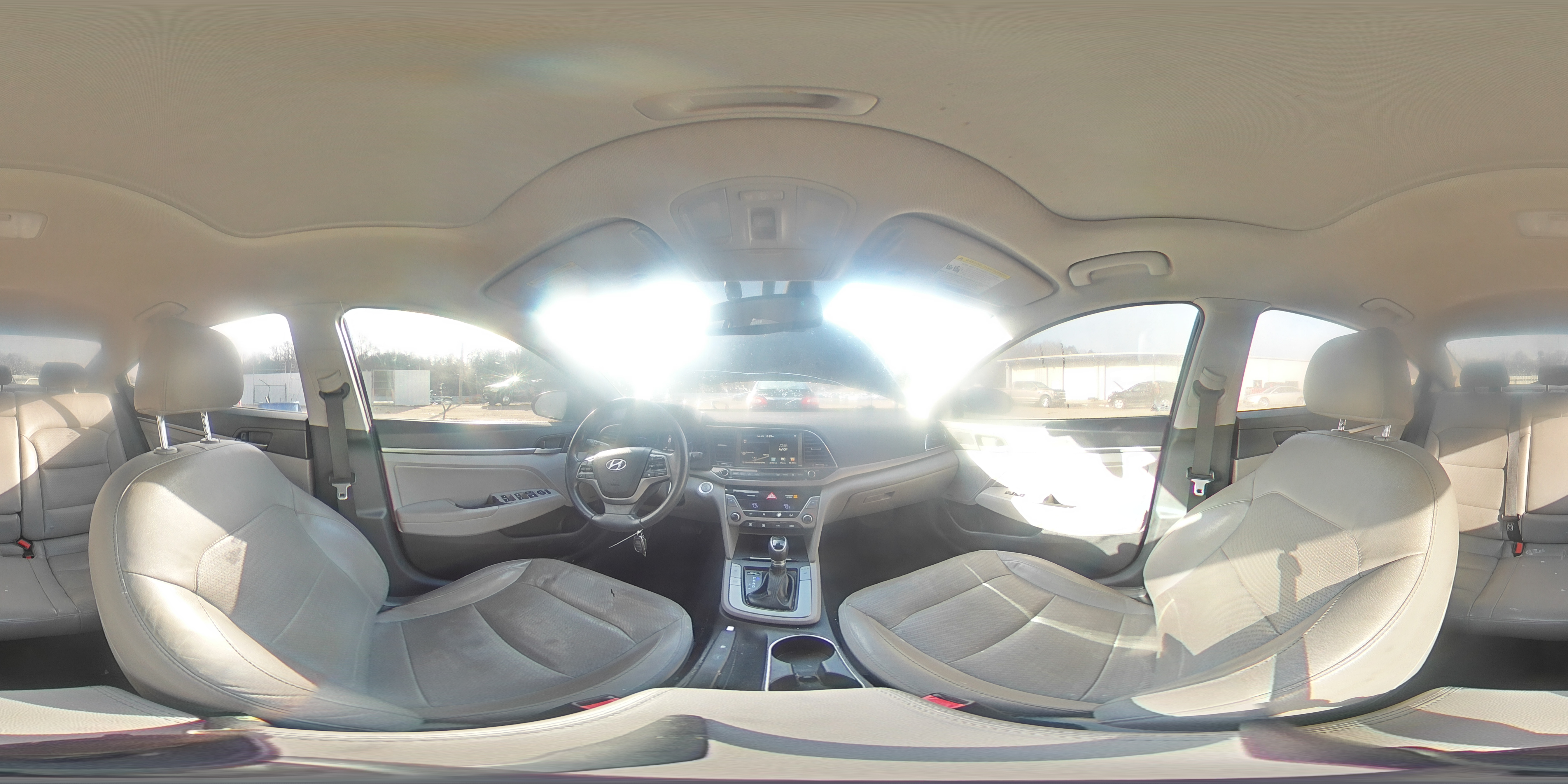 2018 Hyundai Elantra - Image 13