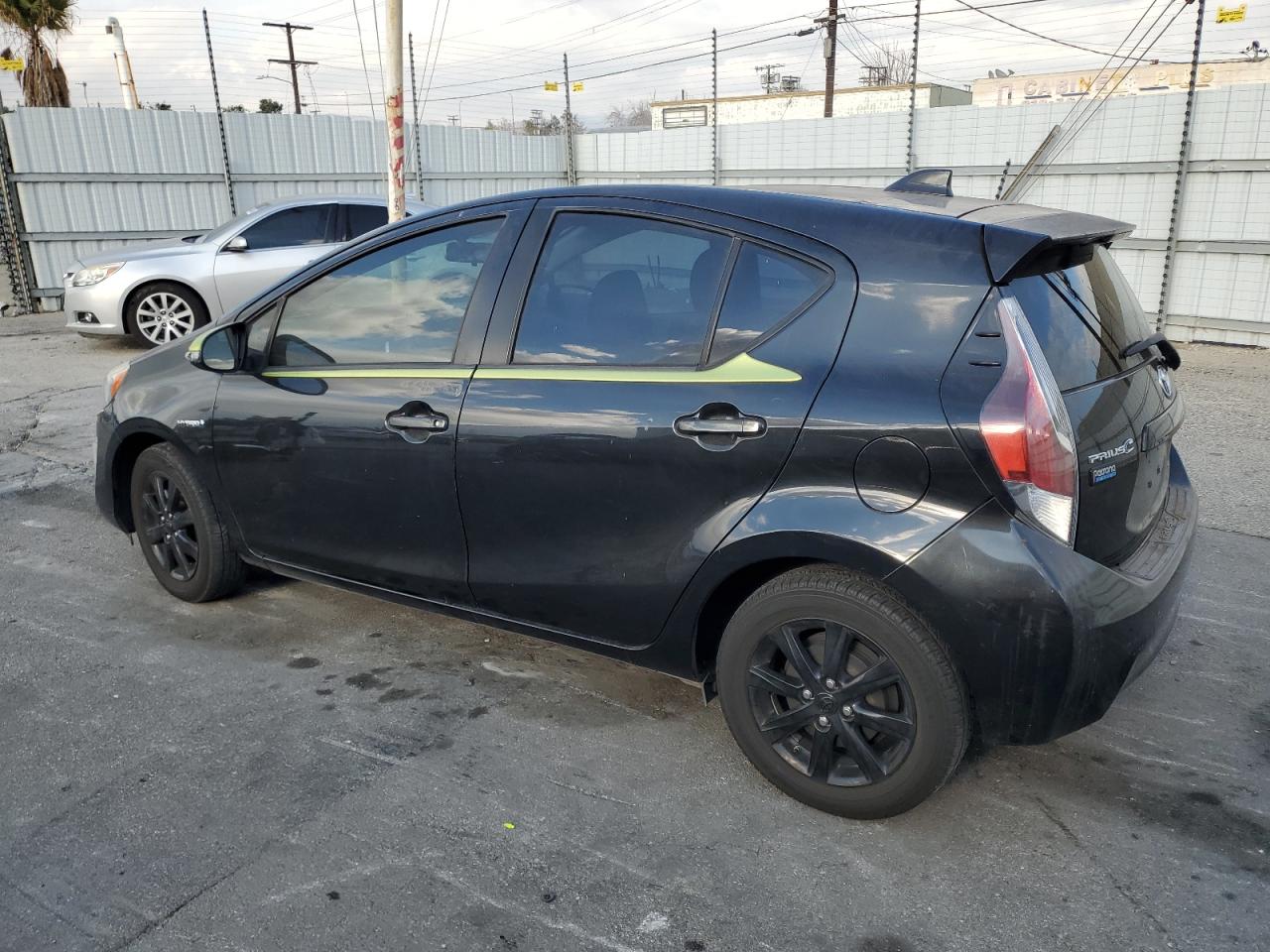 2016 Toyota Prius - Image 2