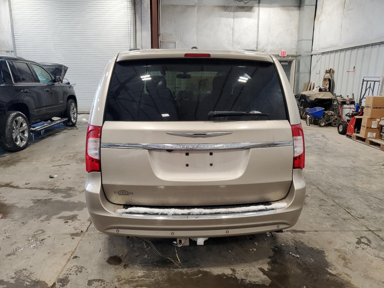 2012 Chrysler Town & Country - Image 6