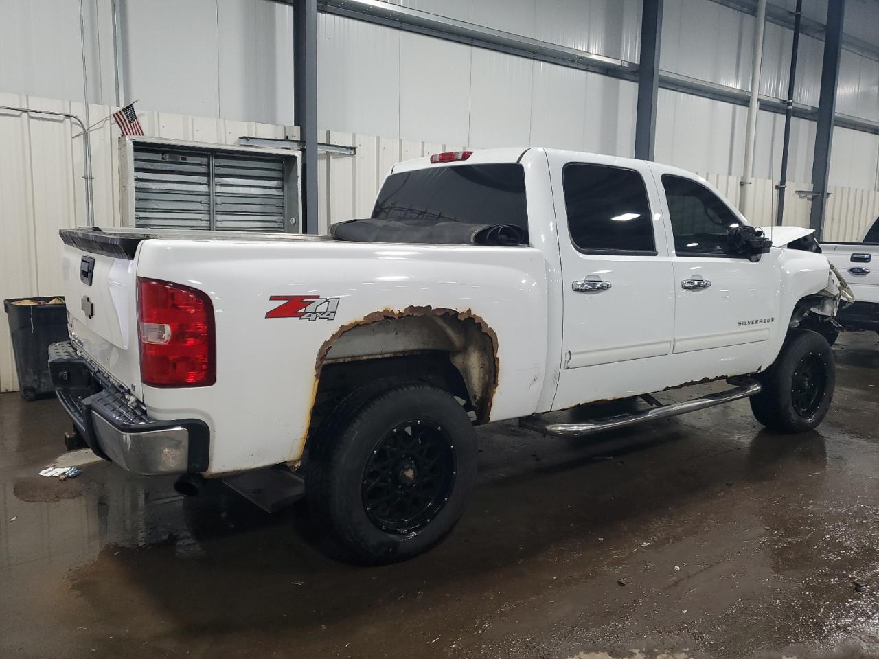 2009 Chevrolet Silverado - Image 3