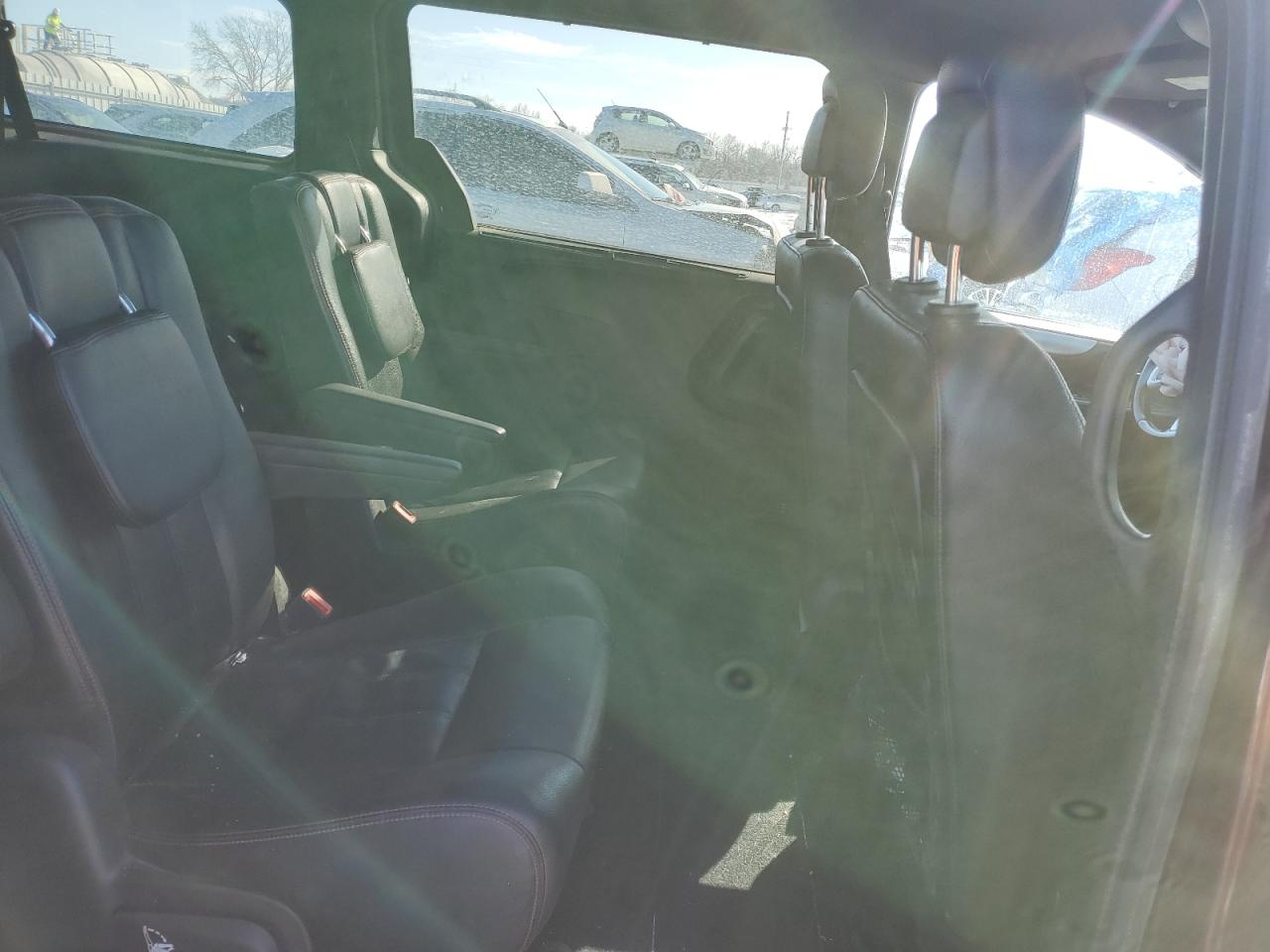 2019 Dodge Caravan - Image 11
