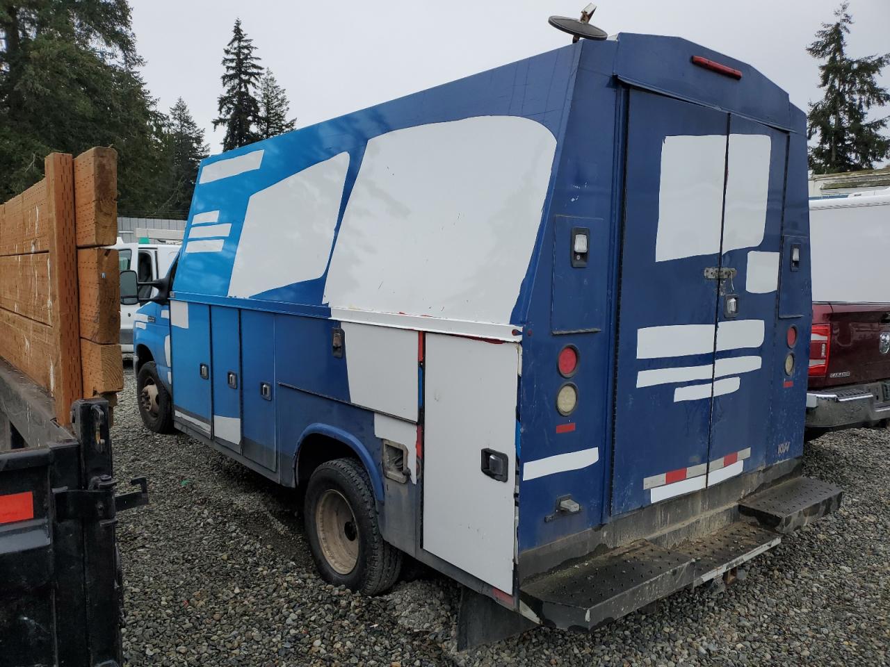 2015 Ford Econoline - Image 2