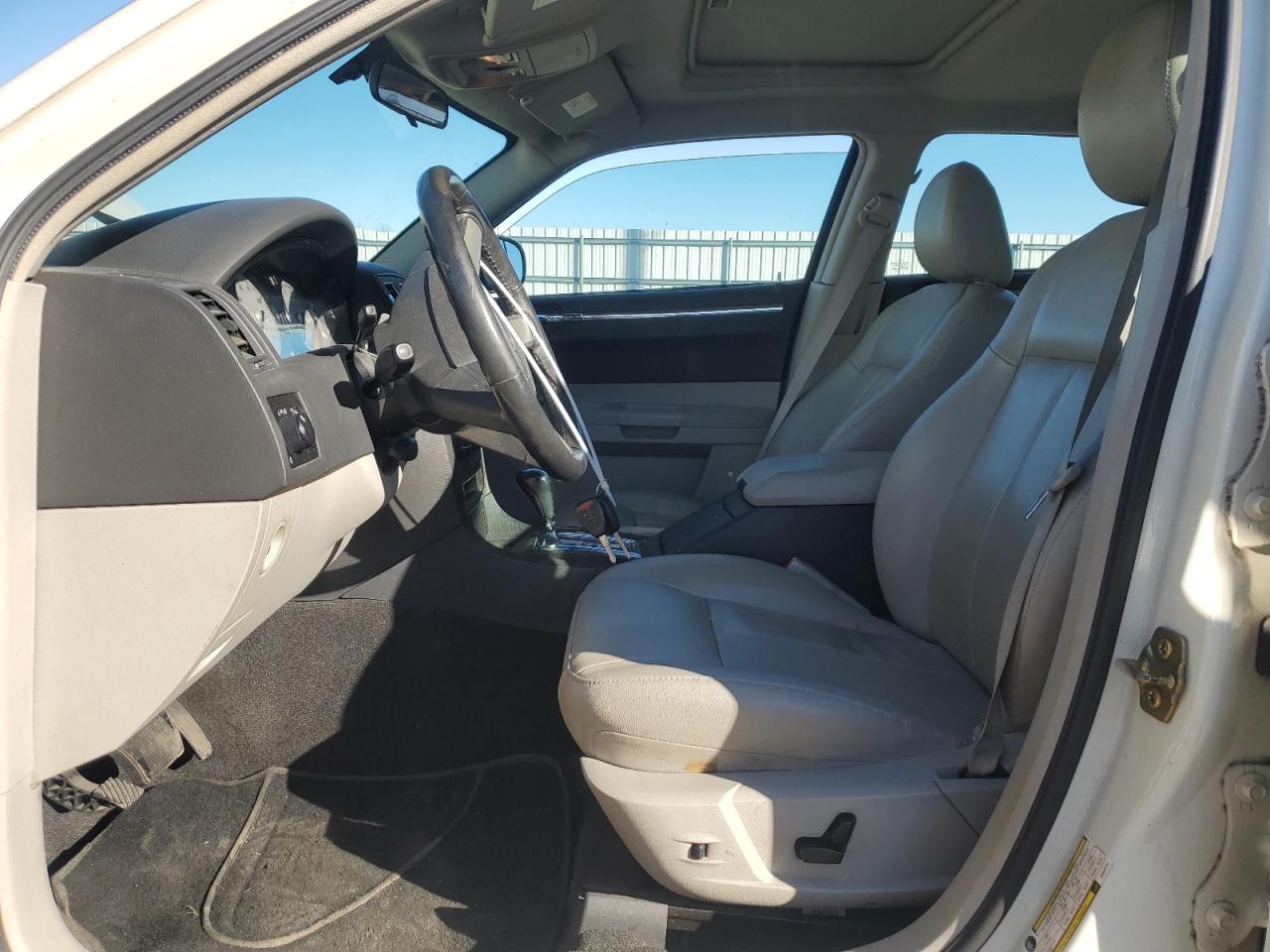 2005 Chrysler 300 - Image 7