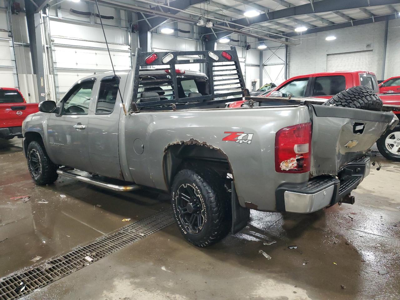 2007 Chevrolet Silverado - Image 2