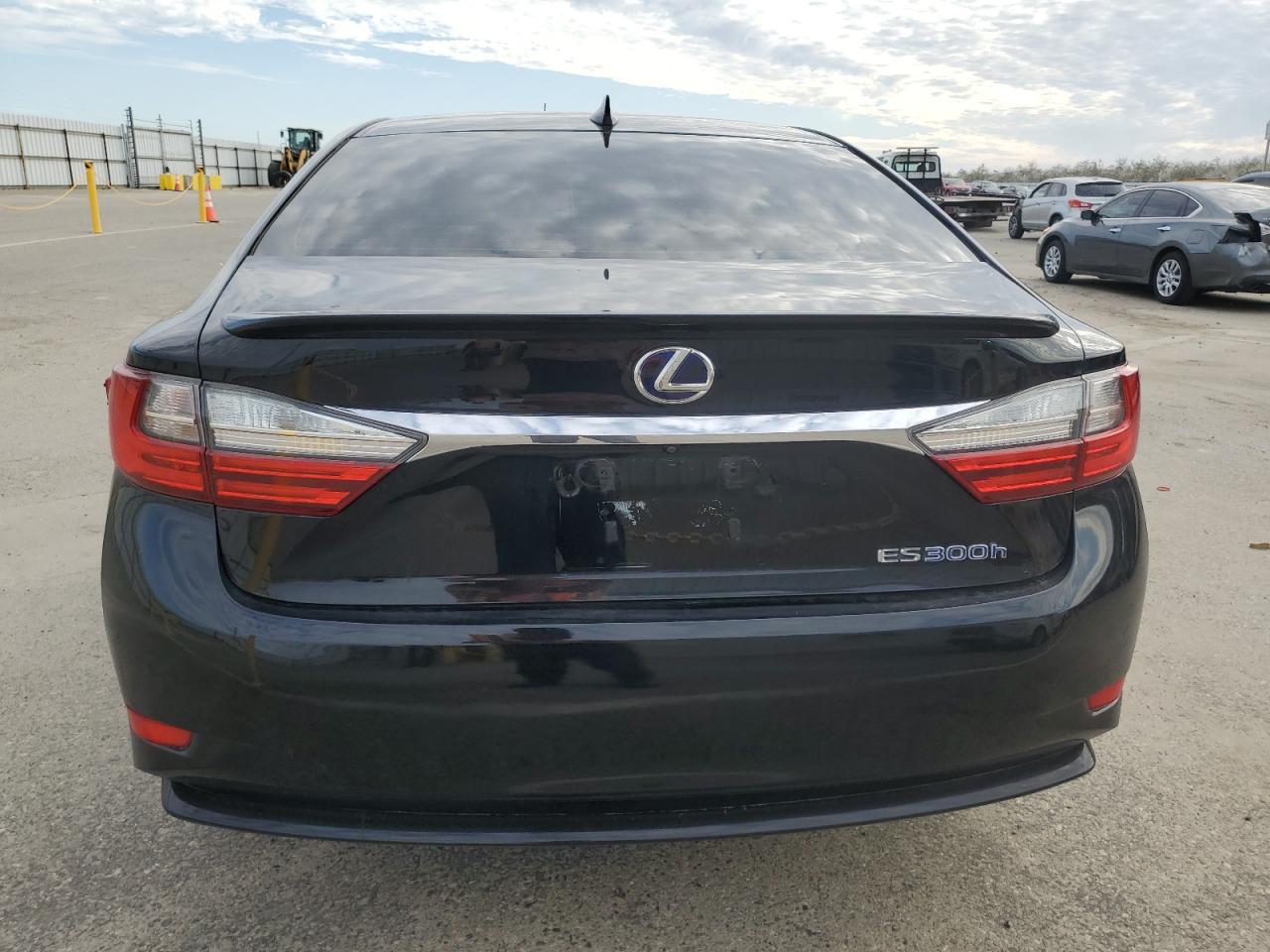 2016 Lexus ES - Image 6