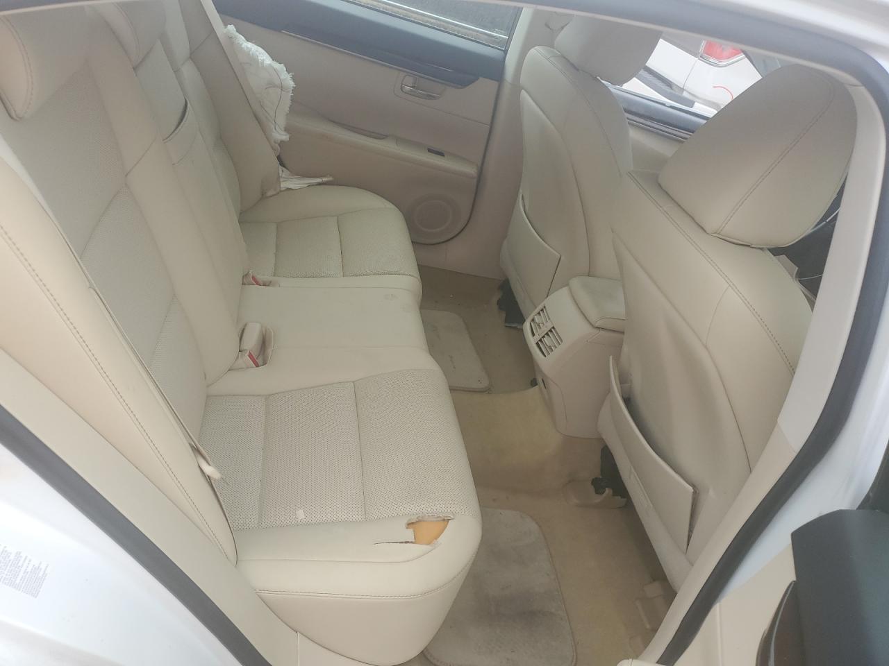 2015 Lexus ES - Image 10